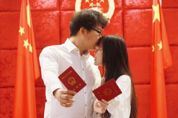 「2026年8月领证吉日」黄道吉日查询，准新人必看