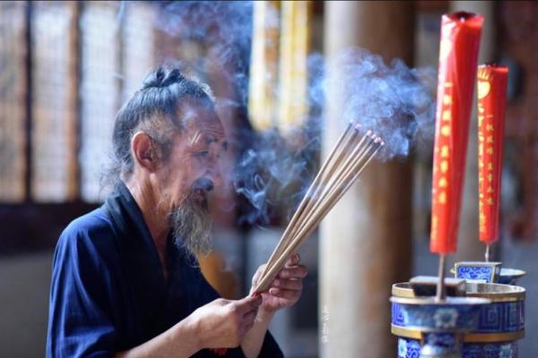 梦见去拜神是什么意思
