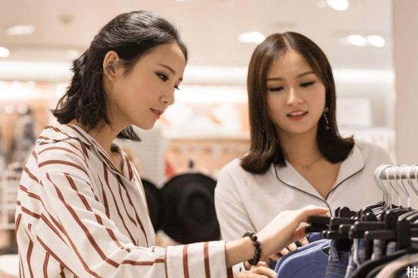 梦见给别人买新衣服是什么意思