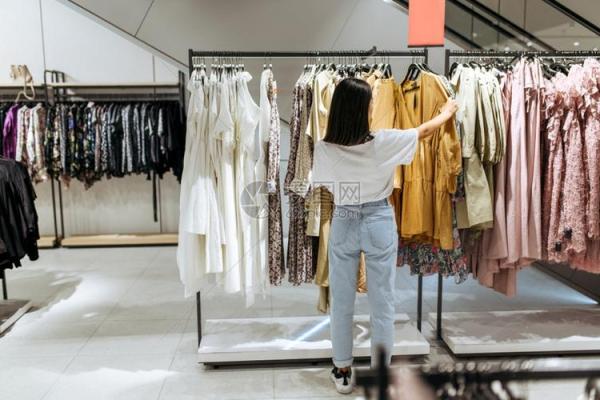 梦见试衣服买衣服是什么意思