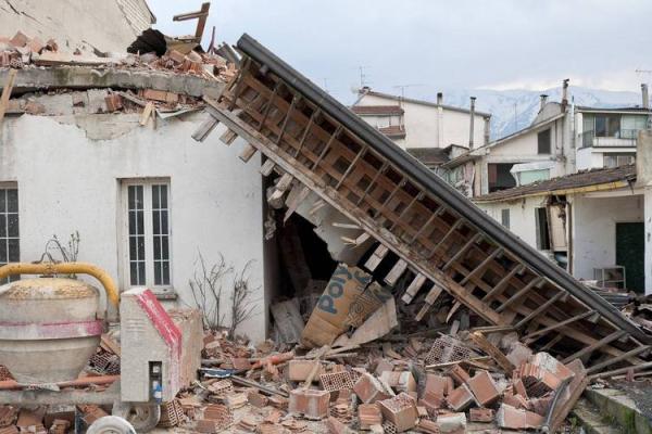 梦见地震房子塌了
