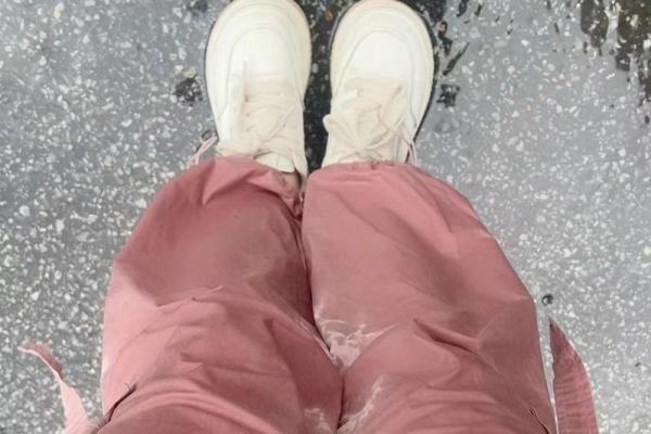 梦见下雨被雨淋湿是什么意思