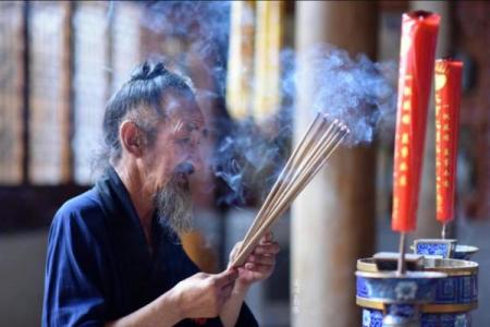 梦见去拜神是什么意思