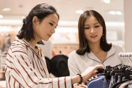 梦见给别人买新衣服是什么意思