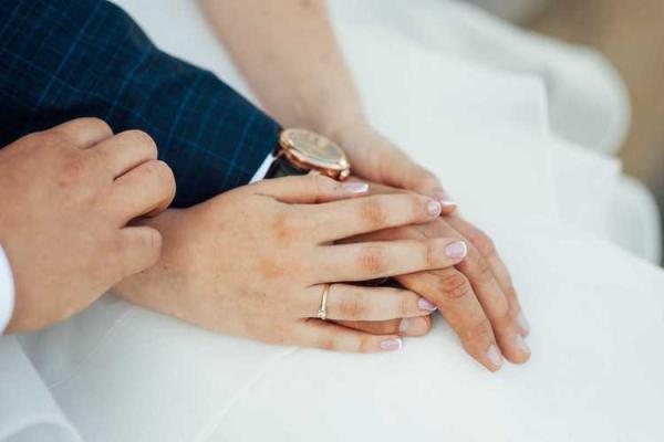 已婚女人梦见别人结婚好不好