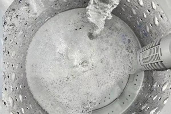 梦见洗衣服的水很脏