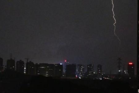 已婚女人梦见打雷下雨