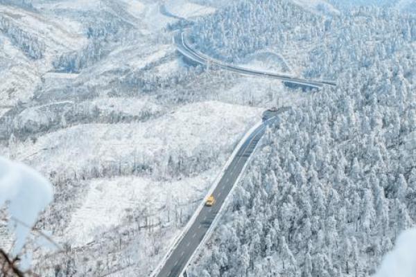 梦见山上有雪但没下雪