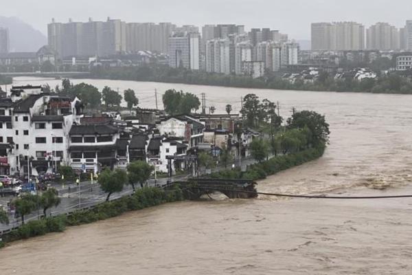 梦见洪水冲垮房屋
