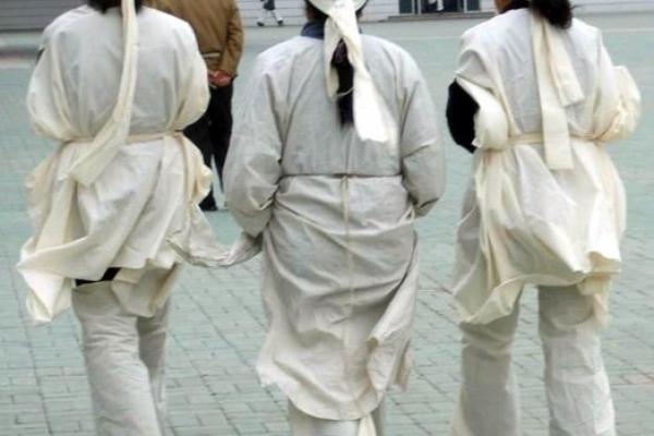 属羊2025年披麻戴孝(属羊2025年披麻戴孝是自己家人还是亲戚)
