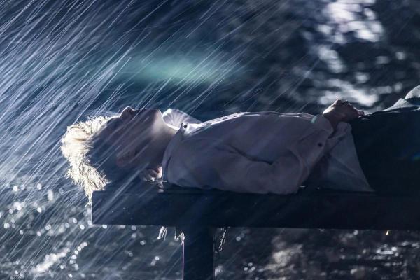 男人梦见下雨