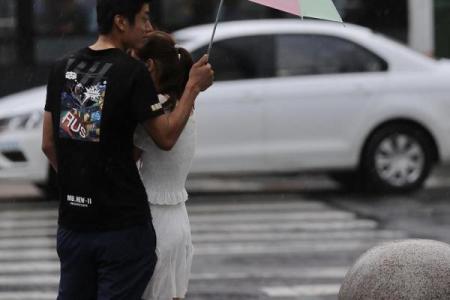 梦见下雨有人帮我撑伞