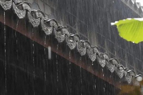 梦见自己家房子下雨漏雨