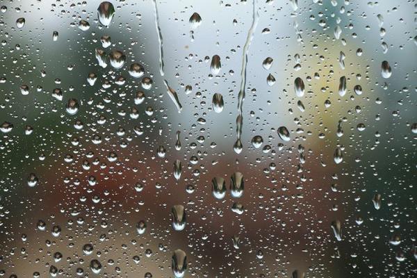 梦见下雨淋雨
