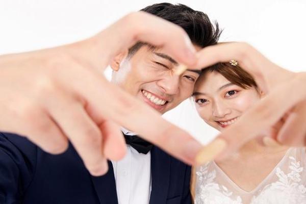 梦到老公和别的女人结婚