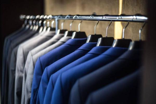梦见自己买新衣服试穿
