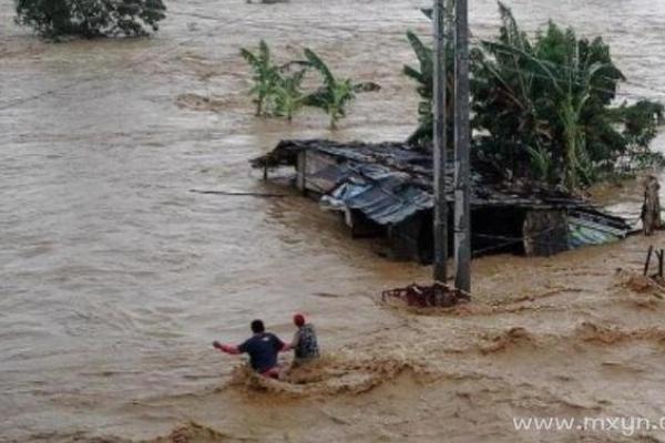 女人梦见下雨发大水