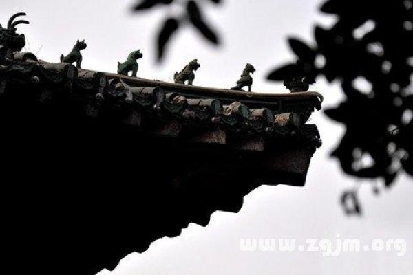 梦见房子没顶露天的