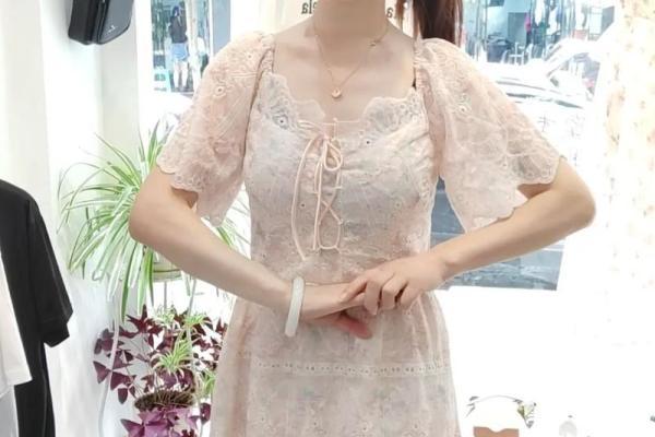 女人梦见买衣服