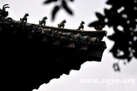 梦见房子没顶露天的