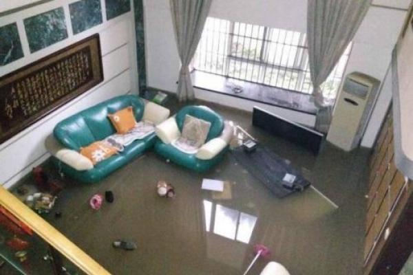 梦见家里下雨
