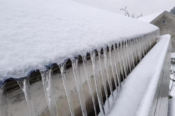 梦到下雪下的特别大是什么意思