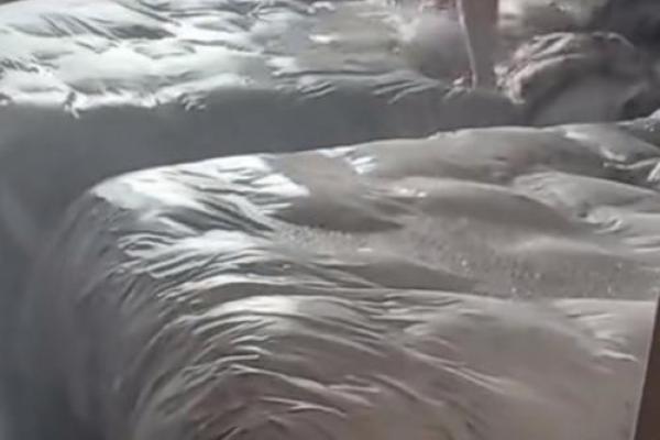 梦见房屋漏雨淋湿床铺