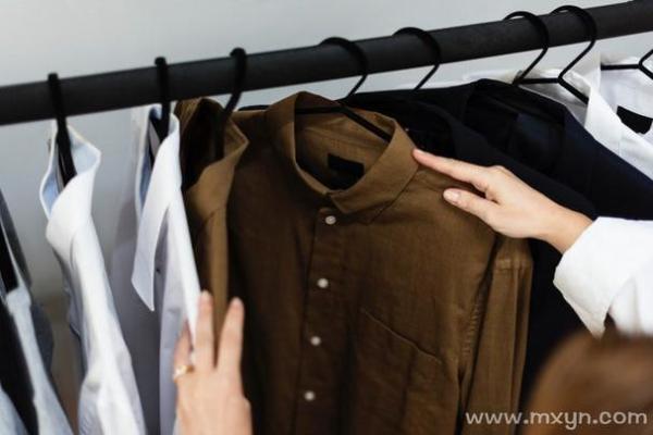 梦到很多衣服是什么意思