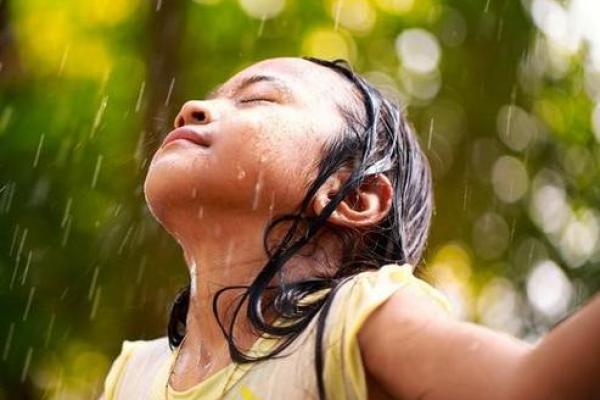 做梦梦见下雨是什么意思