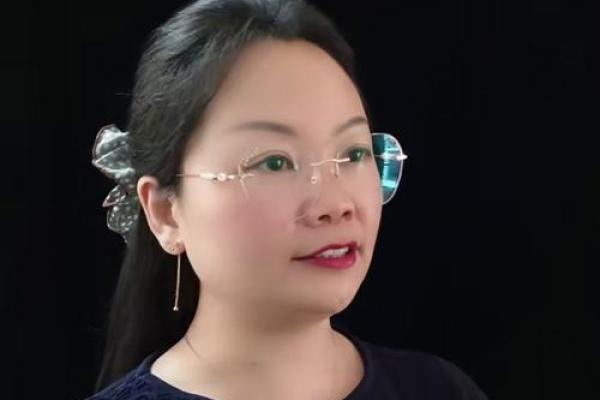女人梦见买新衣服
