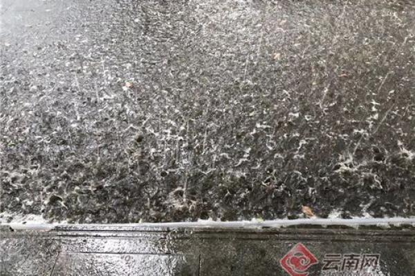 已婚女人梦见下冰雹下雨