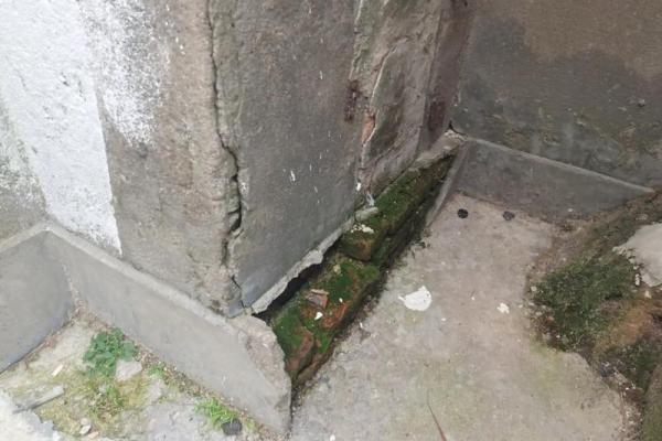 梦见房子漏雨是什么意思