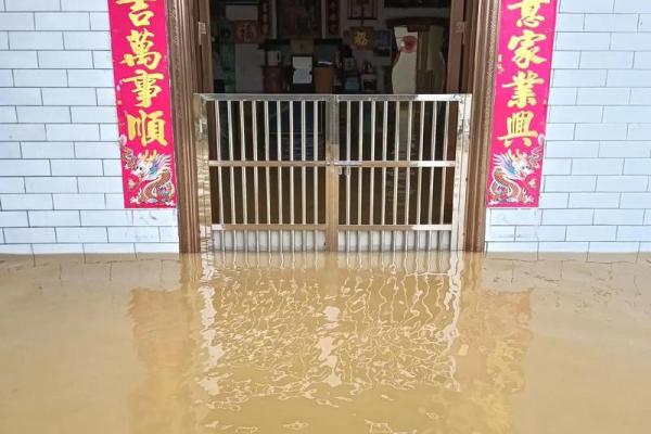 梦见洪水把房子冲垮了