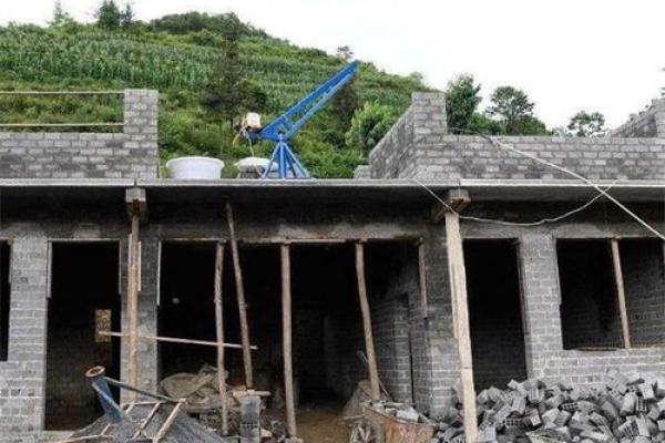梦见自己家里盖房子是什么意思