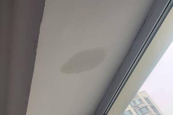 梦见自己家房子漏雨了是什么意思