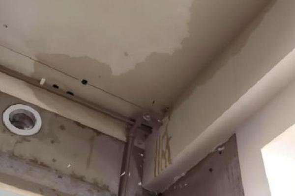梦见别人家房子漏雨