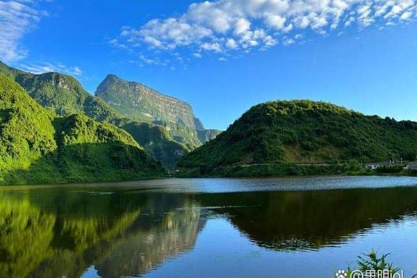 2025年11月生肖鸡摩羯座危日宜忌:登高冒险需小心 2025年11月生肖鸡摩羯座危日宜忌:登高冒险需小心