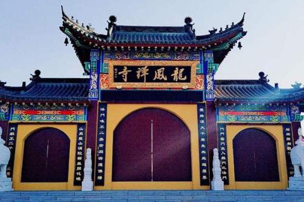 月祈福选哪天?2025年(8大吉日+避坑指南) 月祈福选哪天?2025年(8大吉日+避坑指南)