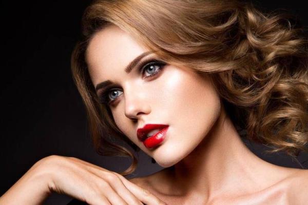 2026年1月生肖狗水瓶座理发发型设计吉日:发型风格与吉日 2026年1月生肖狗水瓶座理发发型设计吉日:发型风格与吉日