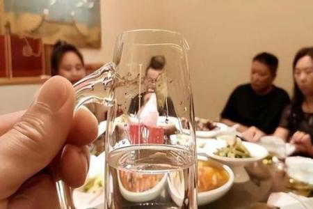 塔罗占卜｜春节同学聚会你的旧情复燃几率