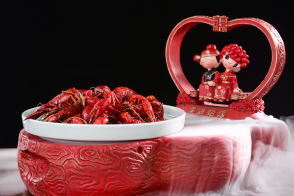 2026年旺桃花包包指南:背这个异性缘更好 2026年旺桃花包包指南:背这个异性缘更好