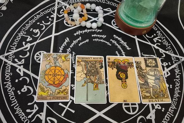 塔罗测试：你该继续坚持现在的工作吗？