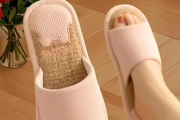 2026年搞钱拖鞋指南:穿这个款式脚踏实地 2026年搞钱拖鞋指南:穿这个款式脚踏实地