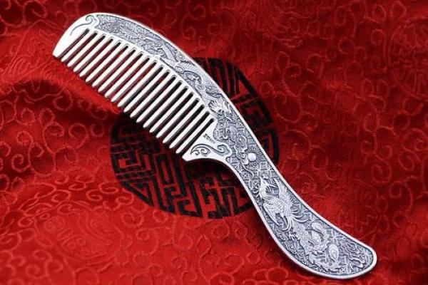 2026年搞钱梳子指南：用这个颜色梳头招财