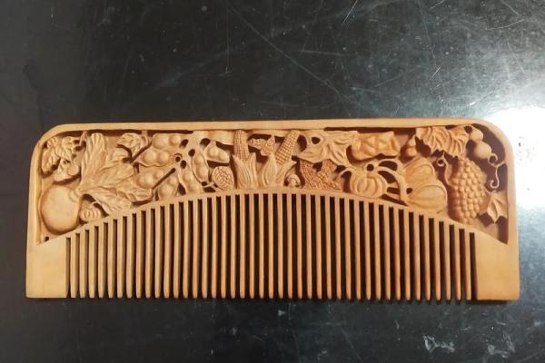 2026年搞钱梳子指南：用这个颜色梳头招财