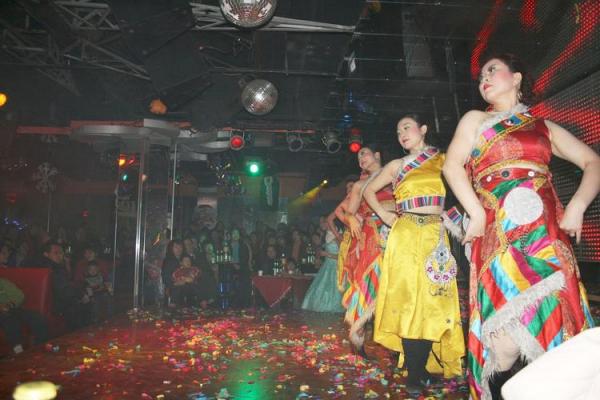 平安夜和狂欢节的由来