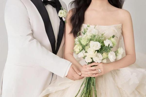 今晚上：订婚的黄道吉日查询 2024年订婚好日子一览表